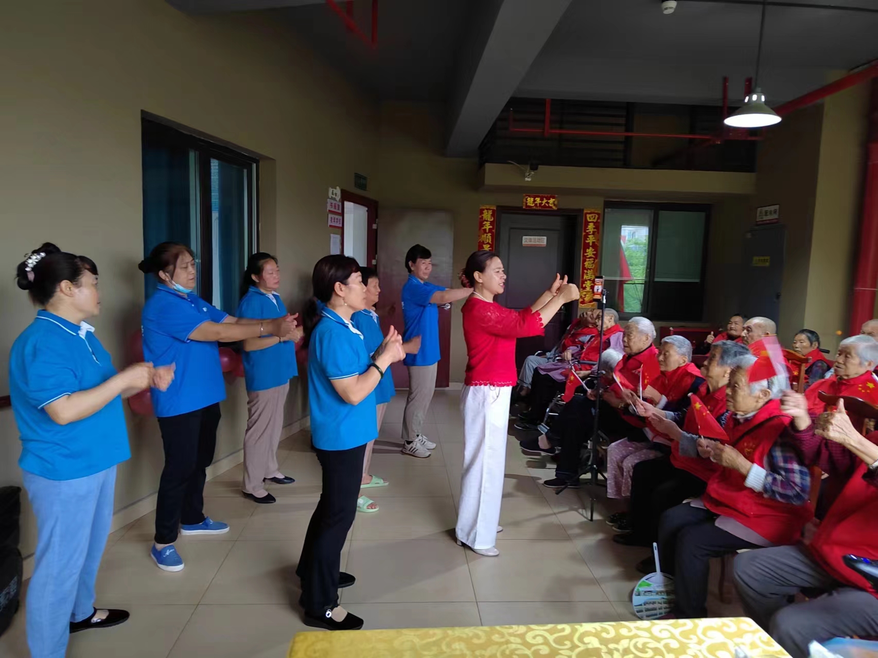 ���ڶ��硢��ůб��